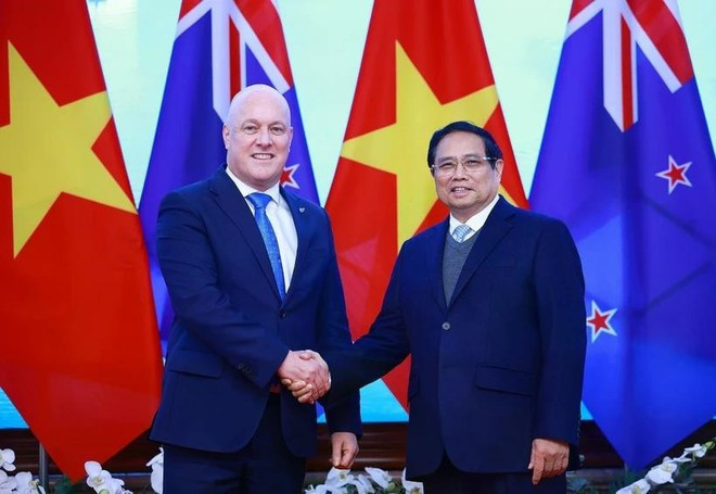 El premier vietnamita Pham Minh Chinh (derecha) y su homólogo de Nueva Zelanda, Christopher Luxon (Fuente: VNA) El premier vietnamita Pham Minh Chinh (derecha) y su homólogo de Nueva Zelanda, Christopher Luxon (Fuente: VNA)