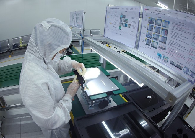 Ensamblaje de portátiles en la fábrica de Heesung Electronics Vietnam, en el Parque Industrial Trang Due, Hai Phong. (Foto: VNA) Ensamblaje de portátiles en la fábrica de Heesung Electronics Vietnam, en el Parque Industrial Trang Due, Hai Phong. (Foto: VNA)