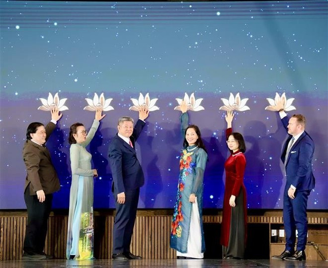 Delegados participan en la ceremonia de inauguración de la ruta aérea directa Ciudad Ho Chi Minh - Copenhague (Dinamarca). (Fuente: VNA)