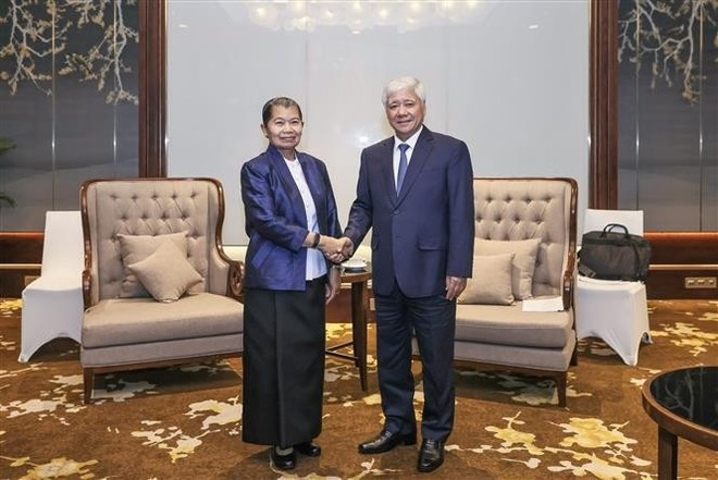 El presidente del Comité Central del Frente de la Patria de Vietnam, Do Van Chien, Rrecibió a Samdech Men Sam An, vicepresidenta del Partido Popular de Camboya, en Hanoi (24 de mayor de 2025). (Fuente: VNA) El presidente del Comité Central del Frente de la Patria de Vietnam, Do Van Chien, Rrecibió a Samdech Men Sam An, vicepresidenta del Partido Popular de Camboya, en Hanoi (24 de mayor de 2025). (Fuente: VNA)