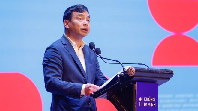 El mayor general Nguyen Xuan Minh, director del Departamento de Ciberseguridad y Prevención del Crimen Tecnológico del Ministerio de Seguridad Pública, interviene en la ceremonia de lanzamiento de la campaña de comunicación "No Estás Solo". (Fuente: nhandan.vn) El mayor general Nguyen Xuan Minh, director del Departamento de Ciberseguridad y Prevención del Crimen Tecnológico del Ministerio de Seguridad Pública, interviene en la ceremonia de lanzamiento de la campaña de comunicación "No Estás Solo". (Fuente: nhandan.vn)