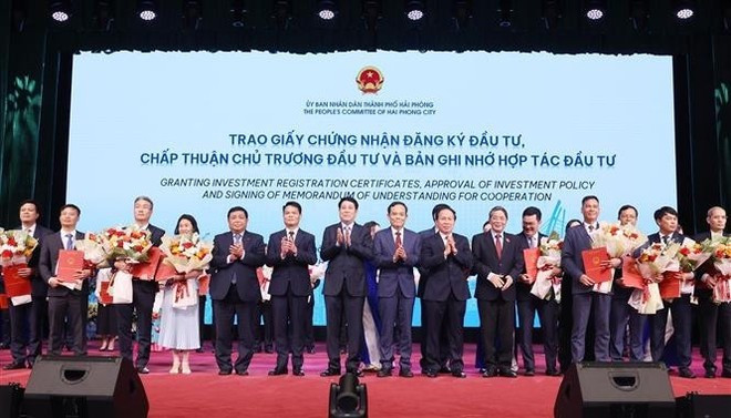 El presidente de Vietnam, Luong Cuong, y delegados participantes en la cita (Foto: VNA) El presidente de Vietnam, Luong Cuong, y delegados participantes en la cita (Foto: VNA)