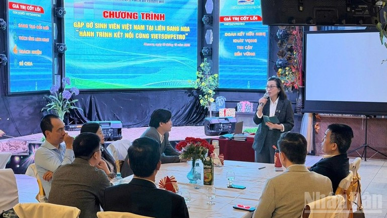 La primera secretaria encargada del Departamento de Educación de la embajada de Vietnam en Rusia, Mai Nguyen Tuyet Hoa, interviene en el evento. La primera secretaria encargada del Departamento de Educación de la embajada de Vietnam en Rusia, Mai Nguyen Tuyet Hoa, interviene en el evento.
