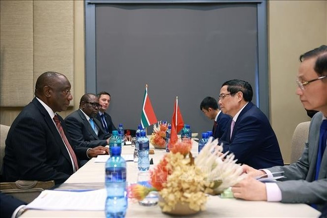 El primer ministro vietnamita, Pham Minh Chinh, y el presidente sudafricano, Cyril Ramaphosa. (Foto: VNA)