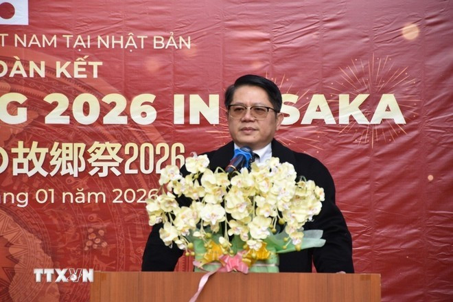 El cónsul general de Vietnam en Osaka, Ngo Trinh Ha, habla en el evento. (Fuente: VNA)