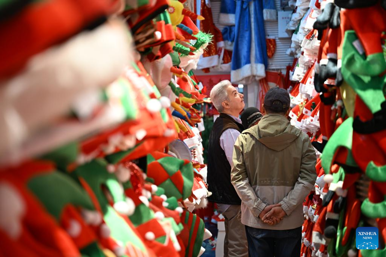 Un mercado navideño en Yiwu (provincia de Zhejiang, China).
