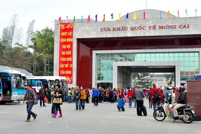 En el puesto fronterizo inteligente de Mong Cai. (Fuente: baochinhphu.vn)