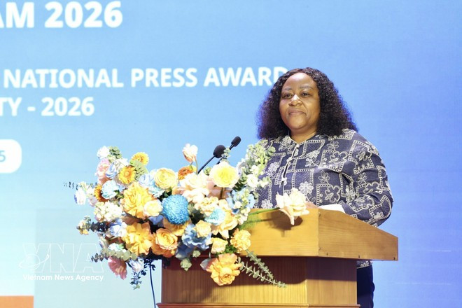 La representante residente de ONU Mujeres en Vietnam, Caroline Nyamayemombe. (Foto: VNA)