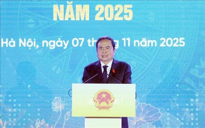 El presidente de la Asamblea Nacional de Vietnam, Tran Thanh Man, habla en la ceremonia de conmemoración del Día de la Ley de Vietnam 2025. (Fuente: VNA)