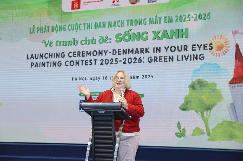 La consejera danesa de Educación en Vietnam, Vibeke Norgaard, habla en la cita. ve-tranh-120250918133449.jpg