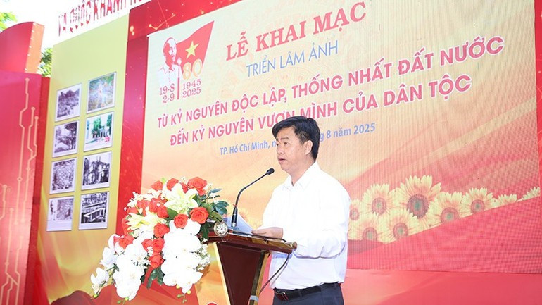 Le Van Minh, subdirector de la Comisión de Propaganda y Movilización de Masas del Comité partidista de Ciudad Ho Chi Minh, pronuncia el discurso inaugural. (Foto: Comité Organizador) Le Van Minh, subdirector de la Comisión de Propaganda y Movilización de Masas del Comité partidista de Ciudad Ho Chi Minh, pronuncia el discurso inaugural. (Foto: Comité Organizador)