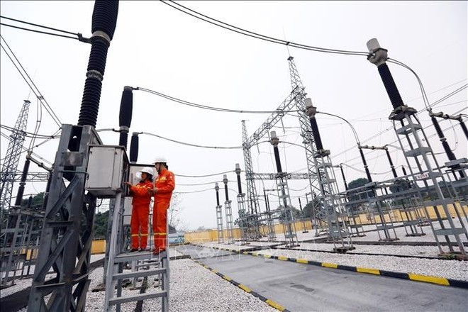 En días calurosos, el consumo eléctrico ha aumentado rápidamente, ejerciendo presión sobre el sistema. Foto: VNA En días calurosos, el consumo eléctrico ha aumentado rápidamente, ejerciendo presión sobre el sistema. Foto: VNA