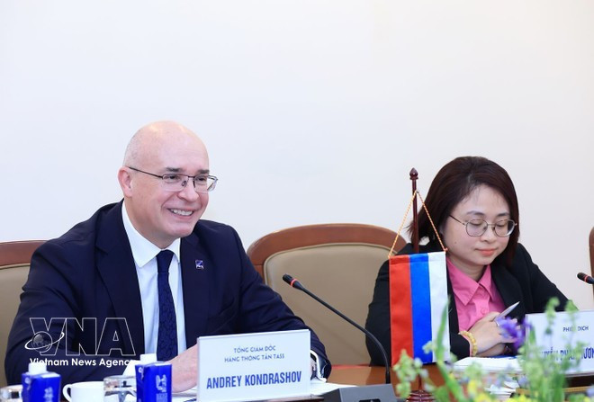 El director general de TASS, Andrey Kondrashov, en la reunión (Foto: VNA)