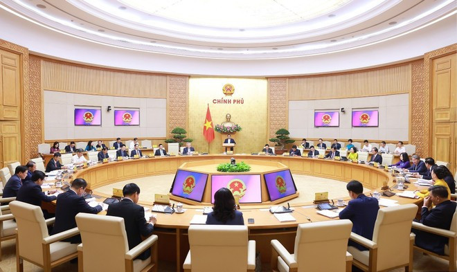 El primer ministro Pham Minh Chinh preside la reunión del Gobierno. (Foto: VNA) El primer ministro Pham Minh Chinh preside la reunión del Gobierno. (Foto: VNA)