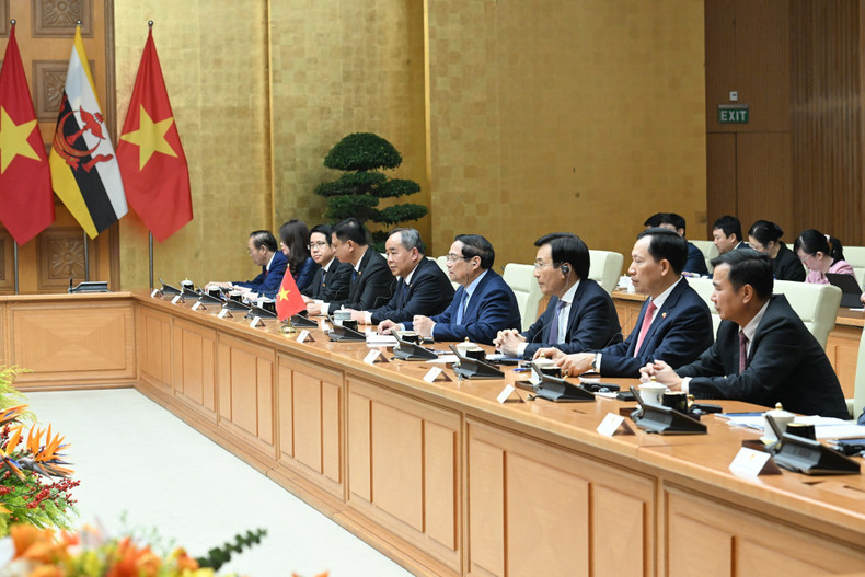 Funcionarios vietnamitas asisten al encuentro.