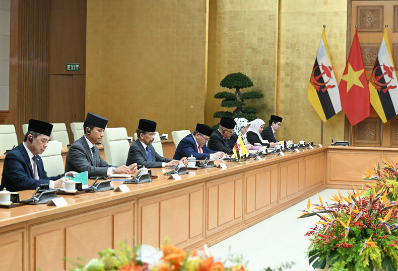 Miembros de la delegación de Brunéi acuden al evento.