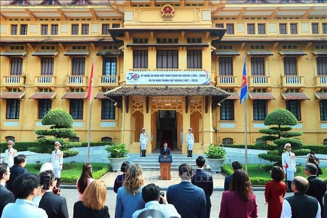 El viceministro permanente de Relaciones Exteriores, Nguyen Minh Vu, pronuncia un discurso en el evento (Foto: VNA) El viceministro permanente de Relaciones Exteriores, Nguyen Minh Vu, pronuncia un discurso en el evento (Foto: VNA)