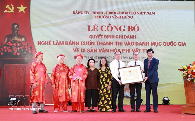 Acto de entrega del reconocimiento (Foto: VNA)