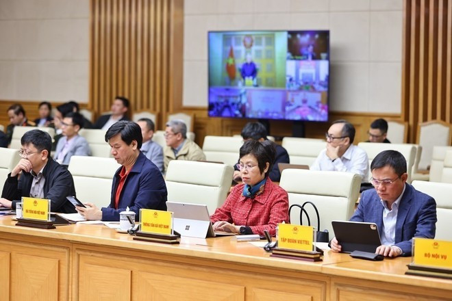 Miembros del Comité Directivo Nacional de Defensa Civil asisten a una reunión en la sede del Gobierno. (Foto: VNA)
