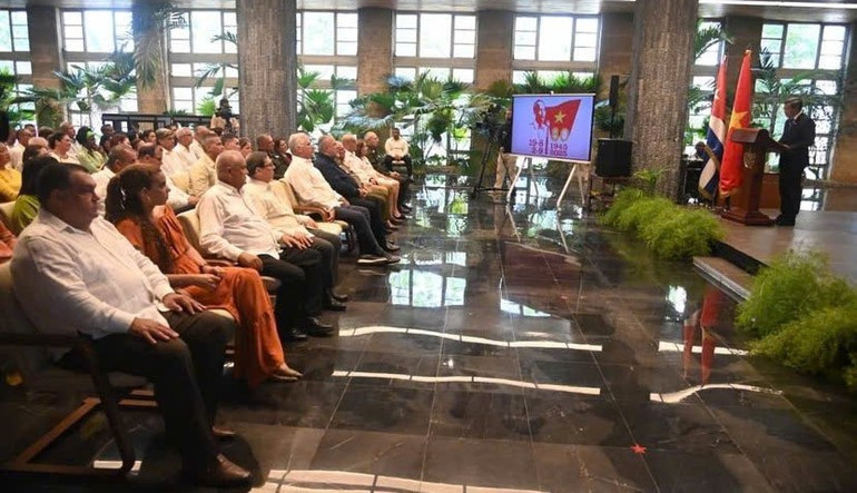 El evento se celebra en el Palacio de la Revolución en La Habana. El evento se celebra en el Palacio de la Revolución en La Habana.