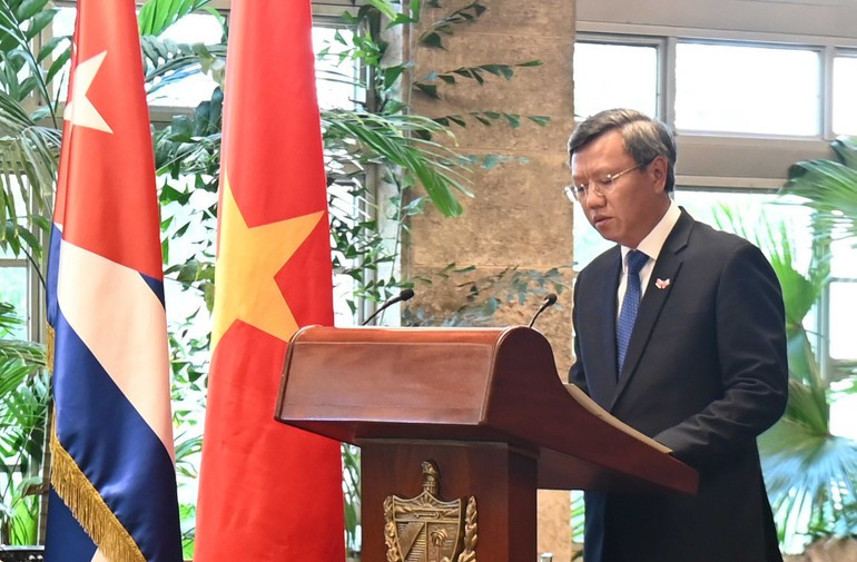 El embajador vietnamita en Cuba, Le Quang Long, habla en la cita (Foto: Embajada de Vietnam en Cuba) El embajador vietnamita en Cuba, Le Quang Long, habla en la cita (Foto: Embajada de Vietnam en Cuba)