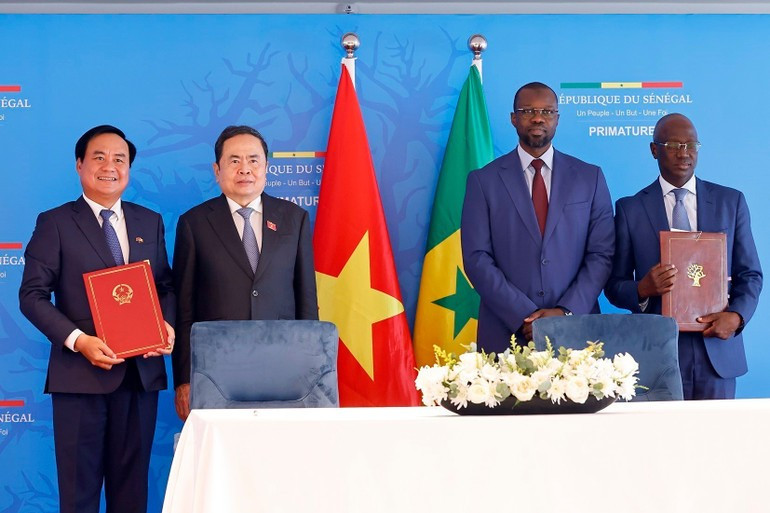 La firma de cooperación entre el Ministerio de Agricultura y Medio Ambiente de Vietnam y el Ministerio de Agricultura, Soberanía Alimentaria y Ganadería de Senegal.