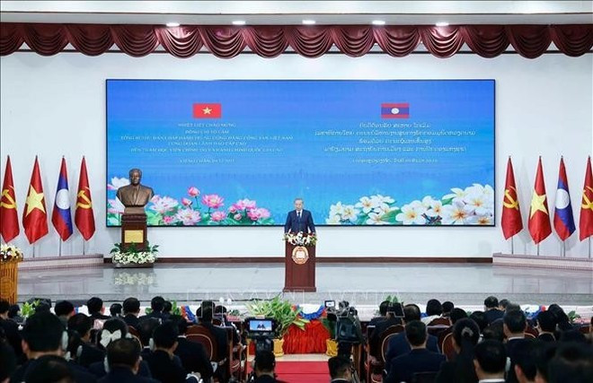 El secretario general del Partido Comunista de Vietnam, To Lam, habla en la Academia Nacional de Política y Administración de Laos (Fuente: VNA)
