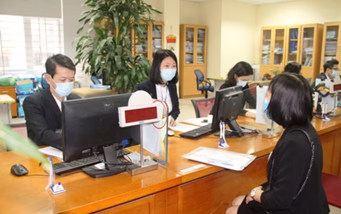 El Ministerio de Finanzas de Vietnam continúa reduciendo el 30 por ciento del impuesto de protección ambiental sobre el combustible para la aviación en 2021 (Fotografía: VNA)