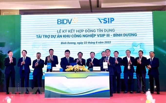 Acto de firma. (Fotografía: VNA)