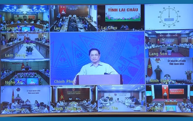 A la reunión asisten también los secretarios de los Comités partidistas y los presidentes de los Comités Populares de las provincias y ciudades. (Fotografía: Nhan Dan)