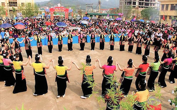 Festival de Hoa Ban (flor de bauhinia) de la etnia Thai.