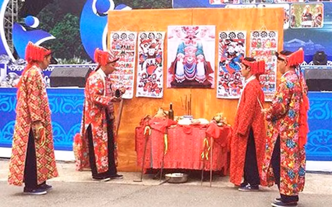 La ceremonia de adoración Bàn Vương. (Fotografía: Internet)