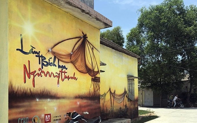 Una de las pinturas murales en la aldea de Ngu My Thanh.