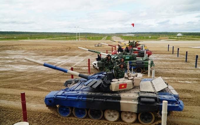 El tanque de Vietnam (color azul) antes de la competencia.