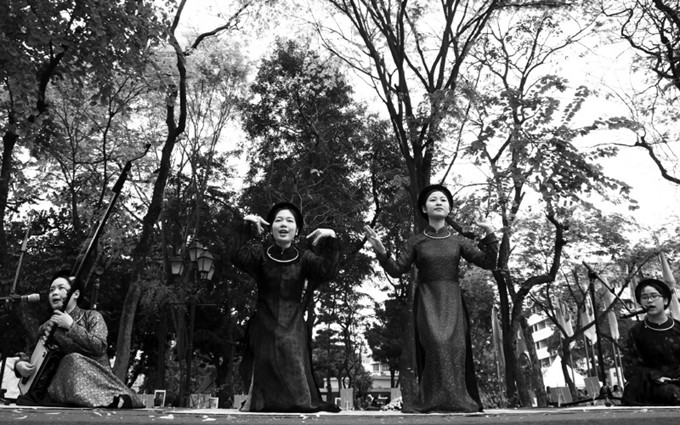 Interpretación del Ca Tru en una fiesta cultural. (Fotografía: Nhan Dan)