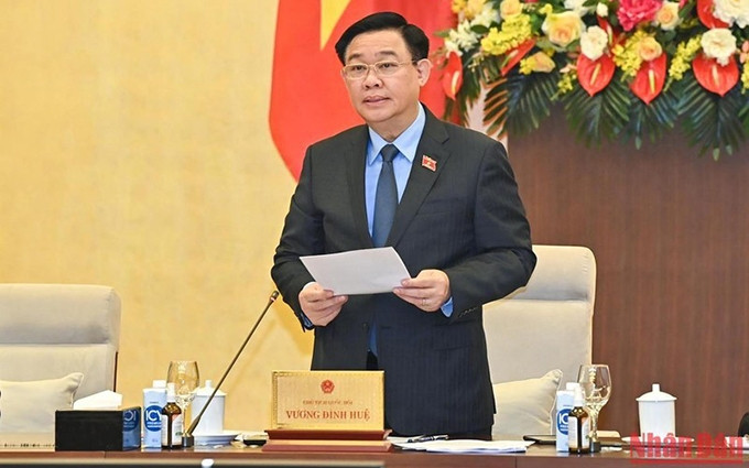 El presidente de la Asamblea Nacional, Vuong Dinh Hue, habla en el evento. (Fotografía: Nhan Dan)