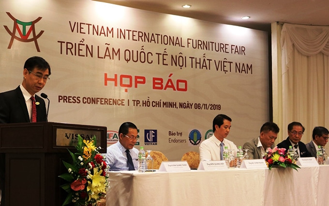 Escena de la rueda de prensa. (Fotografía: http://dangcongsan.vn)