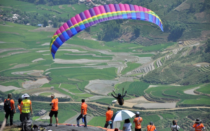 La práctica del parapente en Mu Cang Chai (Yen Bai, Vietnam). (Fotografía: yenbai.gov.vn)