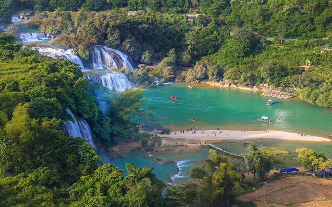 El Geoparque Global Non Nuoc Cao Bang se encuentra en el extremo norte del país y el límite de varios distritos de la provincia de Cao Bang, en la frontera con China, con un área de más de tres mil kilómetros cuadrados.