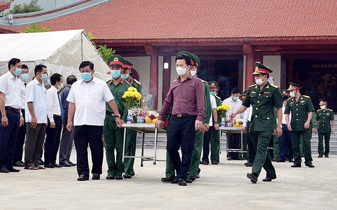 Ha Giang rinde homenaje a héroes y mártires.