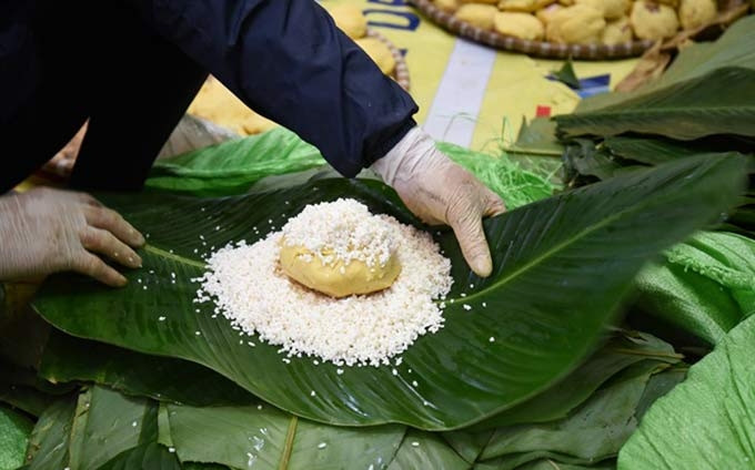 Elabora el Banh Chung en la aldea de Tranh Khuc.