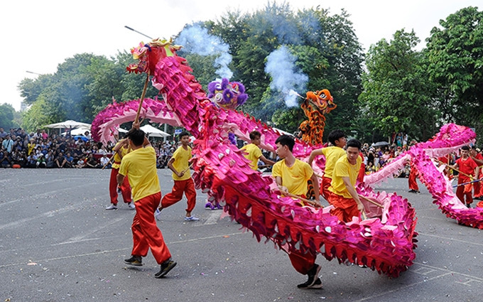 La hermosa danza de la compañía del distrito de Bac Tu Liem. (Fotografía: Nhan Dan)