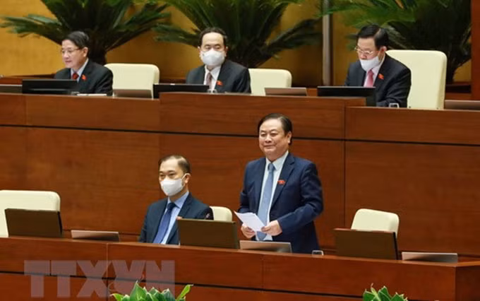 El ministro de Agricultura y Desarrollo Rural, Le Minh Hoan, interviene en la discusión. (Fotografía: VNA)