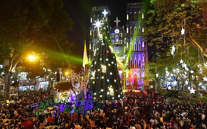 Resplandeciente ambiente navideño en la Catedral de San José de Hanói. (Foto: Dang Anh - Thuy Nguyen).