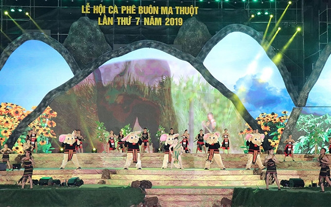 El programa artístico "Dac Lac y sus amigos" cerró el Séptimo Festival de Café Buon Ma Thuot 2019.