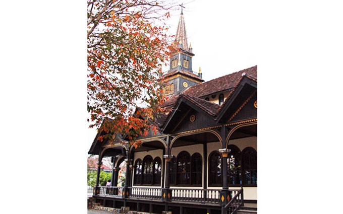La singular iglesia de madera de Kon Tum