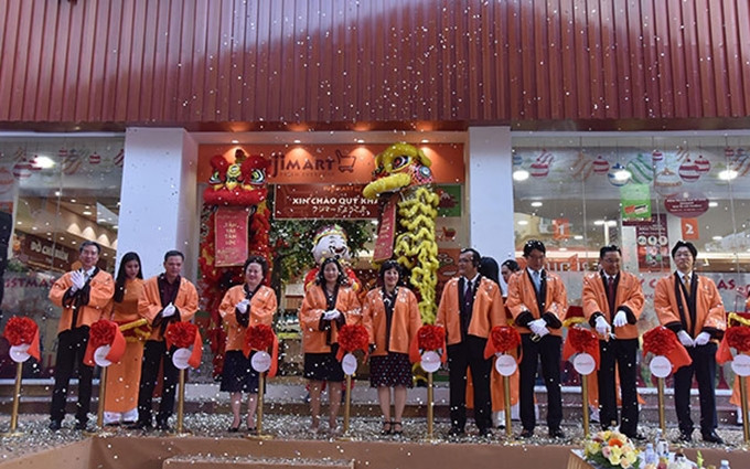 La inauguración del supermercado FujiMart en Hanoi.