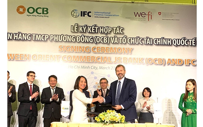Ceremonia de firma del contrato. (Fotografía: baochinhphu.vn)