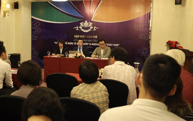 En la conferencia de prensa para anuanciar el evento. (Fotografía: VNA)