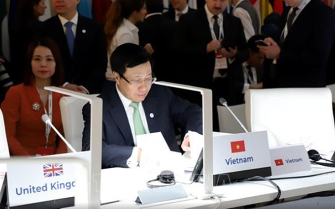 El vicepremier y canciller de Vietnam, Pham Binh Minh, asiste a la reunión. (Fotografía: VNA)